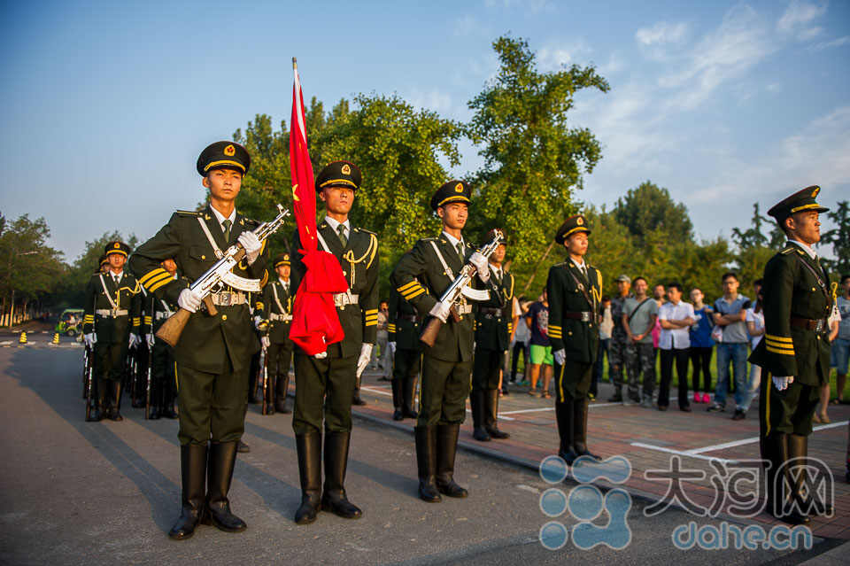 郑州大学万名新生举行系列活动纪念抗战胜利70周年