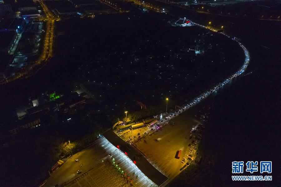 (新华全媒头条·图文互动)(14)上下同心,守望相助——中国抗疫众志成城的生动实践